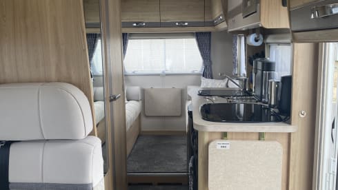 FUN BUS :0) – Large 6 berth Family Motorhome