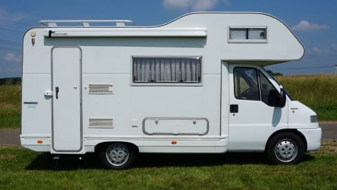 The White Camper – 4 persoons Fiat Ducato camper