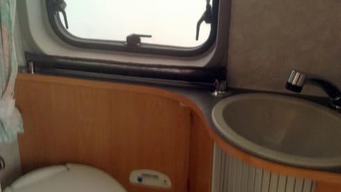 “Bakkie” – Compact bus camper Adria Twin for rent