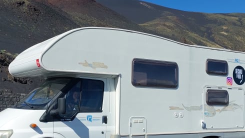 Klamm – 6 seater camper rental in Sicily