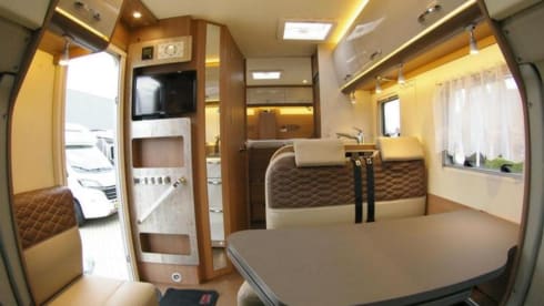 Jelle  – 4pers burstner semi-integrated with queen bed