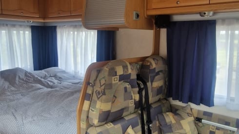Adriatik 573ds – 4p Adria Mobil semi-integrated uit 2003