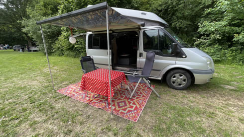 Ford Nugget pop-up roof camper