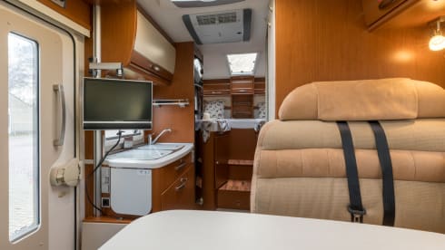 Liedje – Hymer Exsis-i with 2x AIRCO
