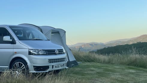 Joshua – 2 berth Volkswagen bus from 2006