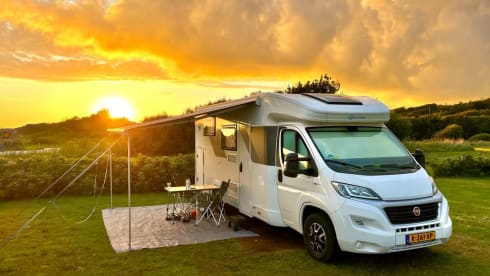 de Club camper – NEW 5-person luxury camper, incl. inventory and insurance