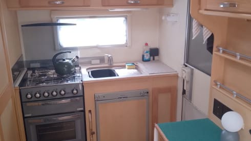 Elddis – 4 berth Peugeot alcove from 2006