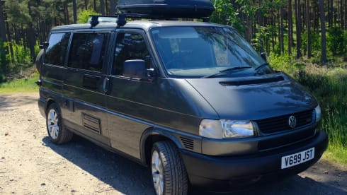 2 berth VW T4 Campervan - *Insurance Included* - 3 miles from INESS AIRPORT