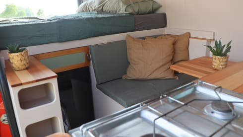 Reddy – Unique DIY Mercedes Sprinter