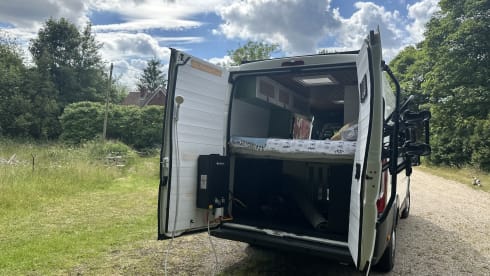 Reggie – Beautiful Family Campervan - Kids Bunks - Adults Double - Off Grid – Heater
