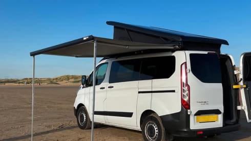 Charlie Van Dan – 4 berth Ford campervan from 2018
