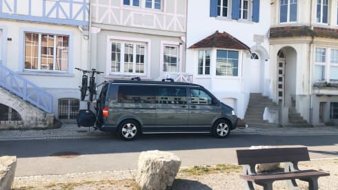 Volkswagen t5 campervan 