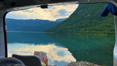 2p Renault campervan uit 2011