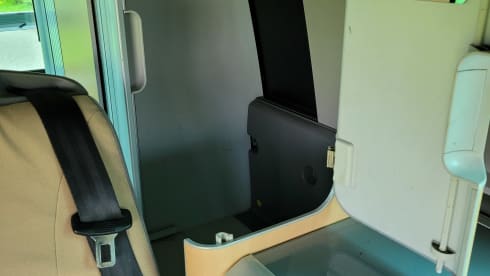 Silver – VW T5 for the ultimate road trip!