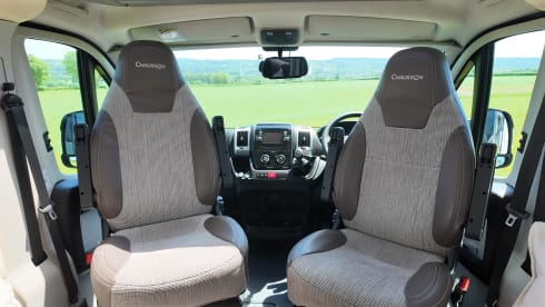 Geräumiges Wohnmobil mit 4 Schlafplätzen – unter 7 m