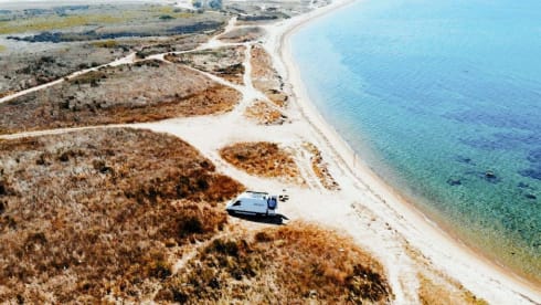 Debie The Van – Zelfbouw Mercedes Sprinter surf bus