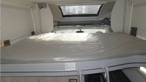 Challenger – Comfortable semi-integrated with large queen bed and lots of light