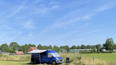 Blue Rambler – Peugeot Boxer bus camper from 2015