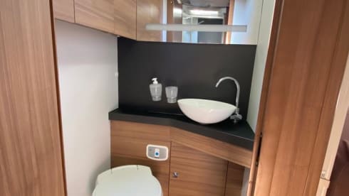 den bult – !Only for driver's license C! - New luxury camper Adria Axess XL S670SL