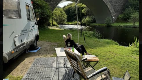 Ajuu Hymer  – Discover freedom with our fresh Hymer B 584 – with bar layout, lifting bed 