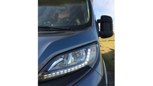 Modern Camper, automatic with air conditioning, TV and bicycle lift💪 fully equipped!