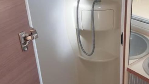 Adria – Spacious and luxurious family camper