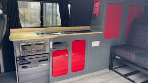 Reddy – VW Transporter MANUAL Pop Top 4 Berth