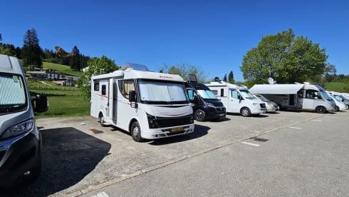 Moby – Compacte 4 persoons integraal camper, met toch heel veel ruimte..