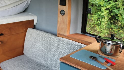 expeditiontransit – 2-seater Ford bus from 2024