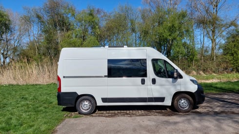 The Zen Van – Nice 2p Peugeot bus from 2018!