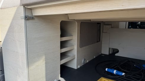 Tourne Tourne – 4p Peugeot campervan uit 2023