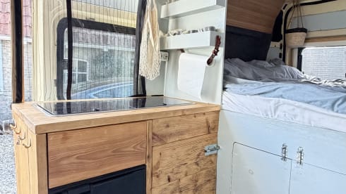 2p Peugeot bus uit 2011 voor een actieve vakantie