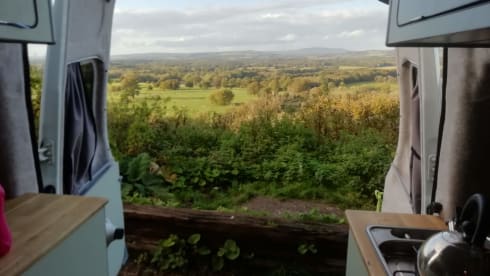 DUSTY – FORD TRANSIT CUSTOM HIGH TOP - UP TO 5 BERTH