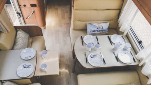 Camper 1 – Spacious and luxurious 6-person camper incl. Playstation 4