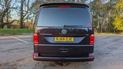 Ronnie – 4 berth Volkswagen campervan from 2016