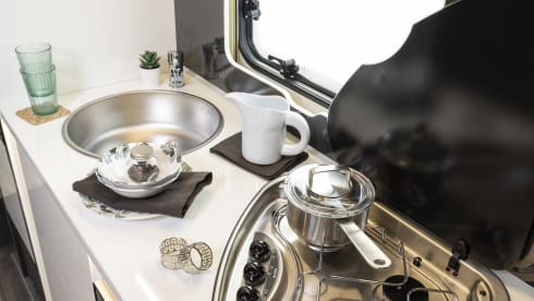 Luca – Luca – Motorhome – Sleeps 6 – Travels 6