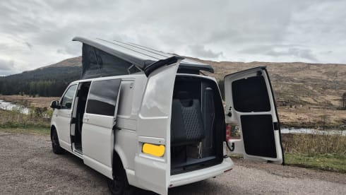 ‘Fozzy’ – 4 berth 2019 Volkswagen Campervan