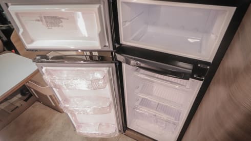 SimplyTheBest – 5p (4+1) McLouis semi-integrated 2024 Peugeot 165PK