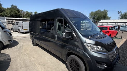 CHRISSY THE CAMPER – Autobus Citroën a 4 posti letto del 2014