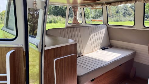 De Bus – 2p Volkswagen campervan from 1980