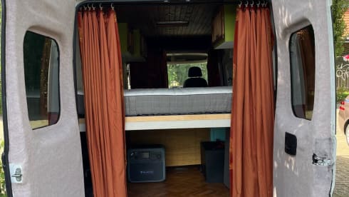 Dino – 2-person Peugeot bus from 2014