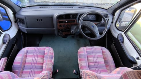 Zolu – Swift semi-integrale camper met 4 slaapplaatsen, gebouwd in 1998.