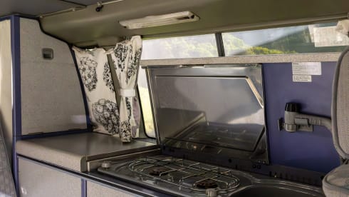 Happy - Gezellige en robuuste VW T4 California met slaapdak