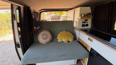 Camper Volkswagen per 4 persone, modello 2027.