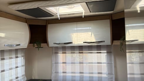 Deloris  – 5 berth Roller Team alcove from 2021
