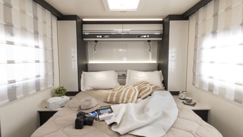 NXM – Zefiro 696 | 4 Berth with Island Bed 