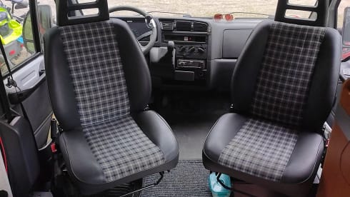 2p Peugeot campervan uit 1998