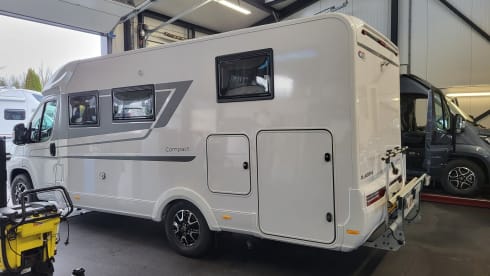 Compact DL – Very spacious camper with air conditioning in the living area and complete inventory