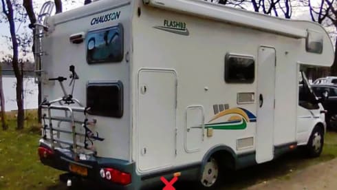 Spacious family camper 6p Air conditioning Bunk bed Solar Alcove Tow bar