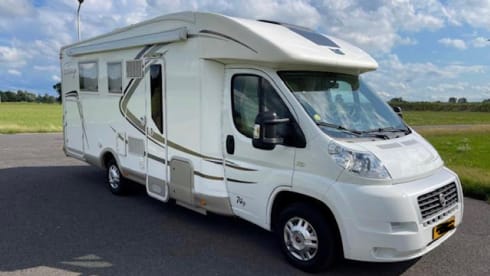 Complete 3p McLouis semi-integrated from 2013 with split air conditioning